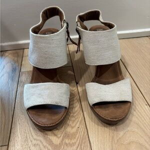 Toms Cream and Tan Sandals